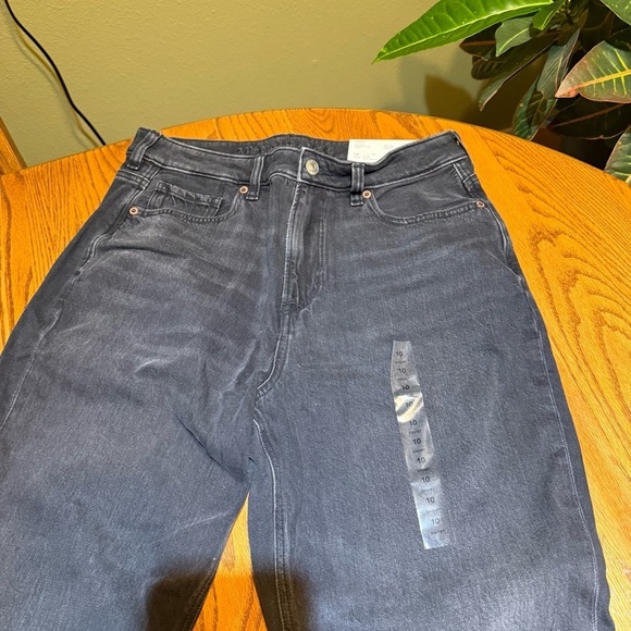 American Eagle Mom Jean Distressed Knee Size 10 Short - Picture 3 of 7